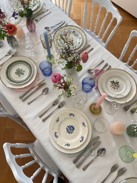 Mismatched Table Setting, 21 Dinner, Dinner Party Table Settings, Vintage Table Setting, Diner Party, Diner Table, 21 Diner, Lunch Table, Vintage Home Accessories