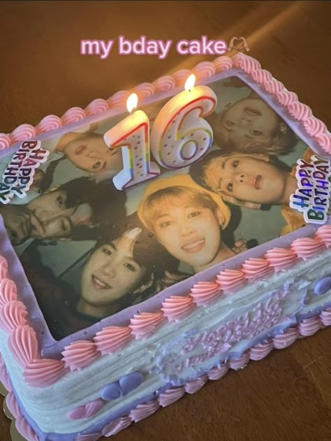 Kpop Sweet 16, Twice Cake Ideas, Kpop Cakes Ideas, Kpop Cake Ideas Txt, Rm Birthday Cake, K Pop Birthday Cake Ideas, Bts Birthday Party Ideas, Kpop Birthday Party, Bts Cake Birthday Ideas