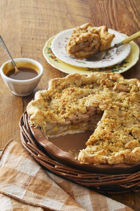 countryliving Caramel Apple Crumble, Apple Crumble Pie, Pear Pie, Dutch Apple Pie, Dutch Apple, Caramel Recipes Sauce, Pie Crumble, Pies Maker, Apple Crumble