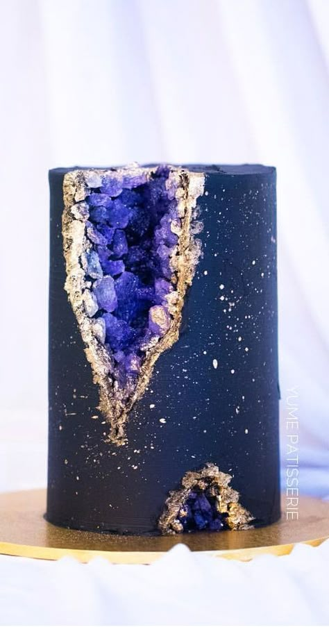 51. Black Geode Cake Whether you’re looking for birthday cake ideas or celebration cakes.  We’ve got something for every occasion. The cake features black... Black Geode Cake, Crystal Cakes, Black Birthday Cake, Geode Cakes, Pretty Cake Ideas, Cake Beautiful, Geode Cake, Crystal Cake, Cool Cake Designs