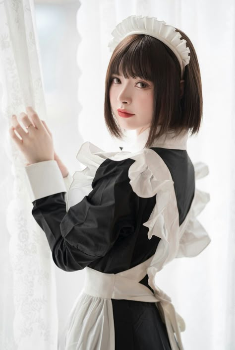 Maid Reference, Maid Headband, Outfits Quiz, Victorian Maid, Maid Uniform, Maid Cosplay, Female Pose Reference, Maid Outfit, Pose Ref