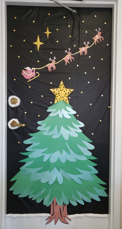 Paper Tree Door Decoration, Christmas Trees For Bulletin Boards, Christmas Tree Teacher Door, Classroom Paper Christmas Tree, Christmas Boards Ideas, School Christmas Tree Decorations, Paper Christmas Trees For Classroom Wall, Christmas Tree Door Ideas For Classroom, Paper Wall Christmas Tree Ideas