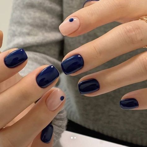 Manicure With Accent Nail, Blue Manicure Ideas, Fade Nails, Dot Nails, Minimal Nails Art, Hello Nails, Subtle Nails, Simple Gel Nails, Minimal Nails