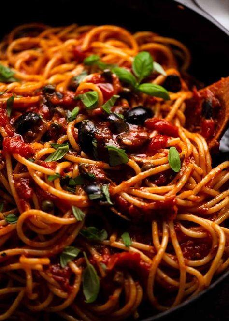 Close up of Spaghetti alla Puttanesca freshly made Puttanesca Pasta, Spaghetti Puttanesca, Pasta Puttanesca Recipe, Traditional Italian Pasta, Spaghetti Alla Puttanesca, Recipe Tin Eats, Puttanesca Sauce, Tin Eats, Italian Pasta Sauce