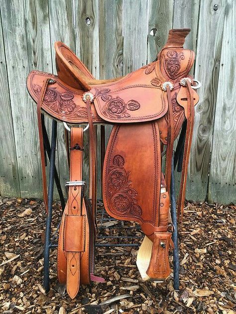 Custom Saddles Western, Ranch Saddle, Wade Saddles, Saddles For Sale, Ranch Riding, Roping Saddles, Western Horse Saddles, Barrel Racing Tack, Custom Saddle