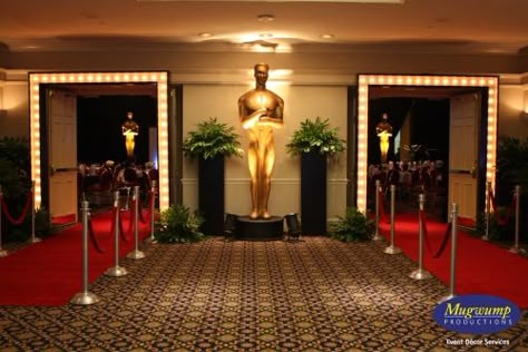 Awards Dinner or "Oscar Night" Décor Oscar Themed Party, Shanghai Wedding, Oscar Party Decorations, Oscar Theme, Oscars Theme Party, Hollywood Birthday Parties, Golden Awards, Prom Planning, Hollywood Birthday