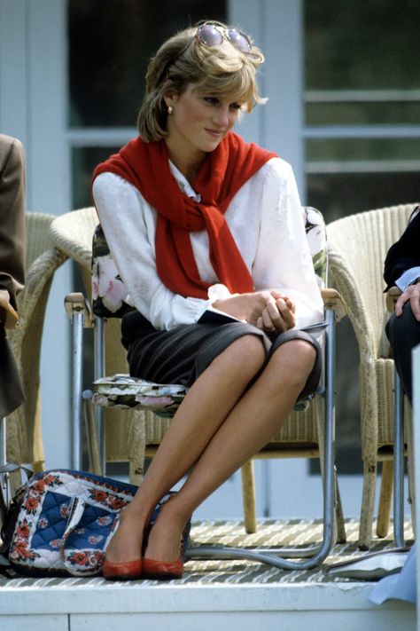 20 Princess Diana Looks We’d 100% Wear Now | British Vogue Diana Outfits, Diana Style, Princess Diana Fashion, Princess Diana Photos, Mode Prints, Princes Diana, Polo Match, Diana Fashion, Lady D