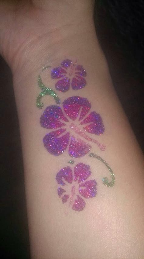 How To Do Glitter Tattoos, Y2k Glitter Tattoo, Cute Glitter Tattoo, Glitter Flower Tattoo, Gyaru Tattoo Ideas, Y2k Flower Tattoo, Keywestkitten Aesthetic, Coconut Girl Tattoo, Gyaru Tattoo