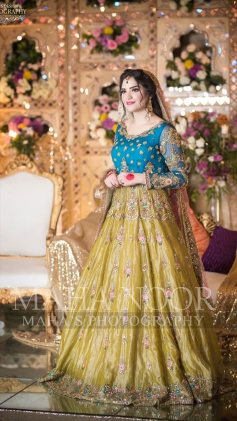 Mehndi Lehnga, Mehandi Lehanga Designs, Indian Wedding Mehendi Outfits, Mehndi Lehnga Designs Pakistani, Mehndi Lehnga Designs, Mehendi Dresses Pakistani, Mehndi Dress For Bride Pakistani Bridal, Mayun Dresses Pakistani, Mehndi Dresses Pakistani