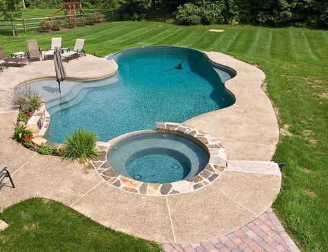 inground swimming pool with tanning ledge and spa - Google Search Pool With Tanning Ledge, Garden Design Ideas On A Budget, Backyard Pool Design, Inground Pool Designs, Freeform Pools, Pool And Patio, Small Swimming Pools, Swimming Pool Ideas, Swimming Pools Inground