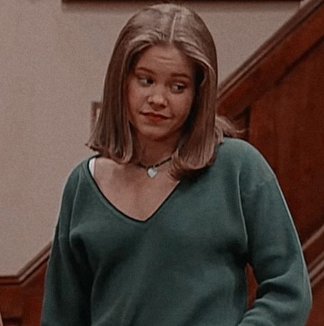 Full House Hairstyles, Dj Tanner Short Hair, 90s Pretty, Candance Cameron, Full House Cast, Dj Tanner, 90’s Outfits, Best Jeans For Women, 90s Fits