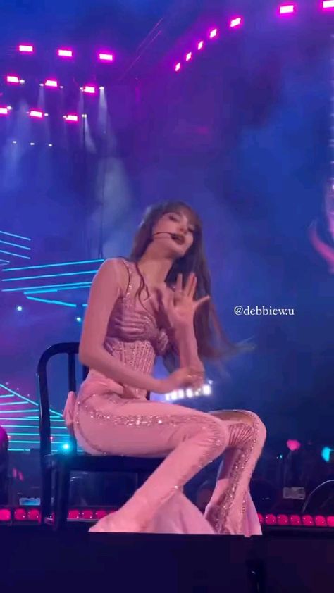 Lisa Dance Video, Lisa Bangs, Arashiyama Bamboo Grove, Black Pink Mv, Chair Dancing, Lisa Coachella, Lisa Queen, Lisa Concert, Chair Dance