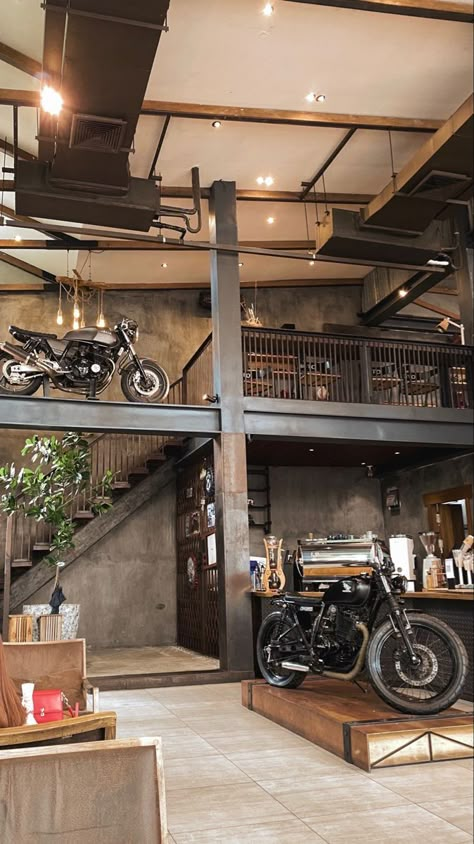 Garage Interior Design, Industrial Loft Design, Garage Design Interior, Warehouse Living, Warehouse Home, Desain Pantry, Industrial Home Design, Luxury Garage, Motorcycle Shop