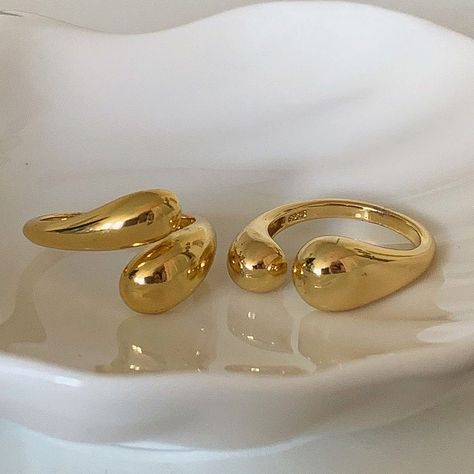 Gold Thumb Ring, Gold Rings Wedding, Gold Thumb Rings, Rings Chunky, Wedding Ring Gold, Rings Minimalist, Jewelry Product Shots, Gold Bar Earrings, Punk Earrings