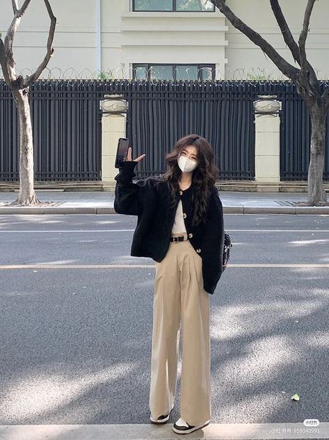 Spring Outfits Korean Style Casual, Classy Plane Outfit, Business Casual Outfits Asian, Korean Outfits 2023, Korean Soft Girl Outfit, Spring Korean Outfit, Late Spring Outfits, Simple Korean Outfits, Outfit Ideas Korean Casual