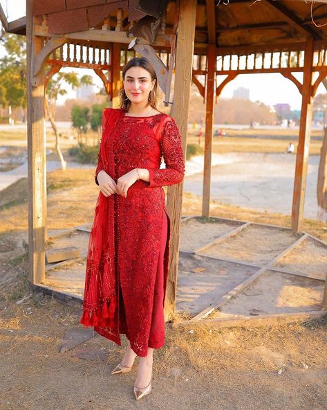 Aaniat Khalid | 🇵🇰 on Instagram: “💃🏻: @maryamhussain_official The hand-embellishments done on this fully-embroidered bright red dress are to die for!! ♥️ 📸//…” Red Pakistani Suit Party Wear, Red Kurti Design, Designer Red Dress, Red Pakistani Suit, Red Dress Ideas, Aaniat Khalid, Bright Red Dress, Pakistani Party Wear Dresses, Indian Bride Outfits