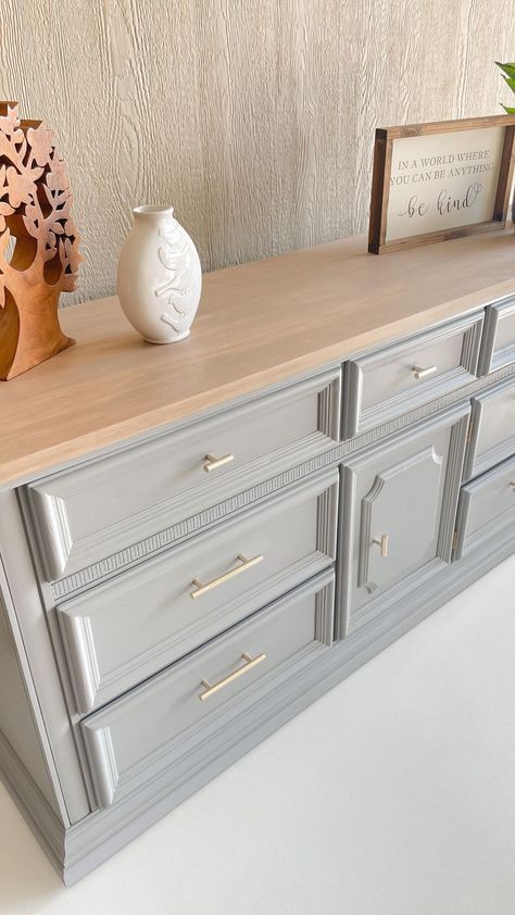 Modern Dresser Makeover, Diy Kast, Furniture Makeover Inspiration, Dark Stained Wood, Cottagecore Kitchen, Painted Dressers, Revamp Furniture, Refinishing Furniture Diy, Furniture Flipping