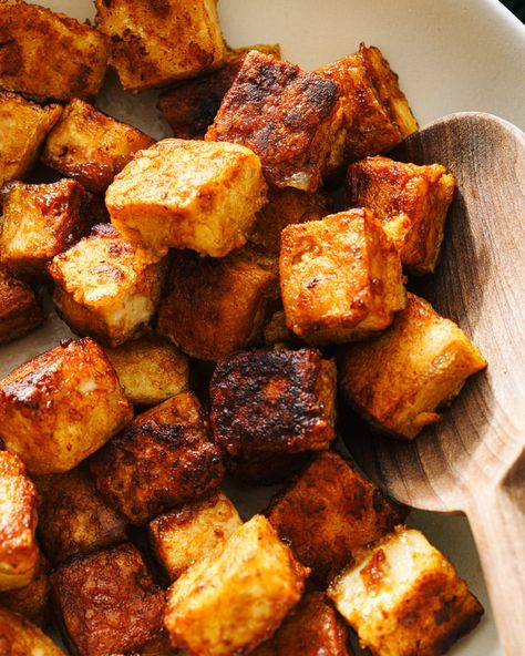 Almond Crusted Tofu, Best Tofu Recipes Crispy, Crispy Tofu Oven, Crispy Tofu Recipes, Tofu Croutons, Tempeh Marinade, Crunchy Tofu, Tofu Crispy, Roasted Tofu