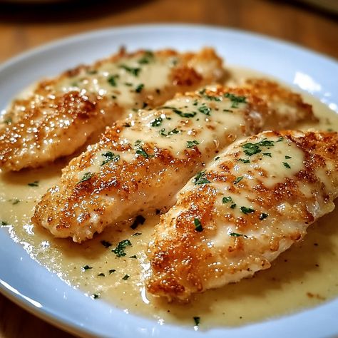 Try Longhorn Steakhouse Parmesan Chicken, a deliciously breaded chicken topped with Parmesan cheese and creamy sauce for a satisfying meal! Smothered Chicken Tenderloins, Long Horn Steakhouse Parmesan Chicken, Longhorn Steakhouse Sliced Baked Potatoes, Birthday Dinner Ideas Chicken, Chicken Tender Loin Recipes, Company Chicken Recipe, Filet Chicken Breast Recipes, Longhorn Chicken Parmesan, Longhorn Parmesan Chicken