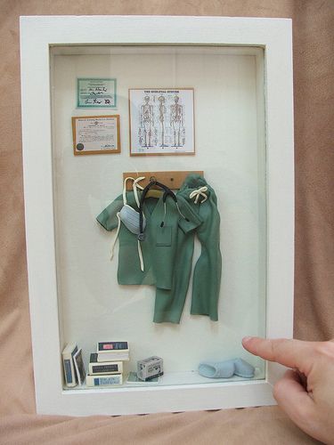 Size refrence for surgeon miniature | Edith אידית Fischer-Katz פישר-כץ | Flickr Dollhouse Medical, Miniature Medical, Miniature Making, Baby Shadow Box, Dollhouse Decorating, Doll Furniture Diy, Dollhouse Printables, Miniature Printables, Dollhouse Miniatures Diy