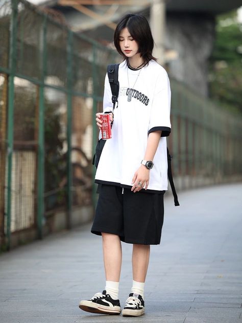 Comfy Tomboy Outfits Casual, Emo Tomboy Outfits, Simple Tomboy Outfits, Sporty Tomboy Outfits, Tomboy Fashion Summer, Summer Tomboy Outfits, Tomboy Summer, Tomboy Outfits Summer, Tomboyish Outfits