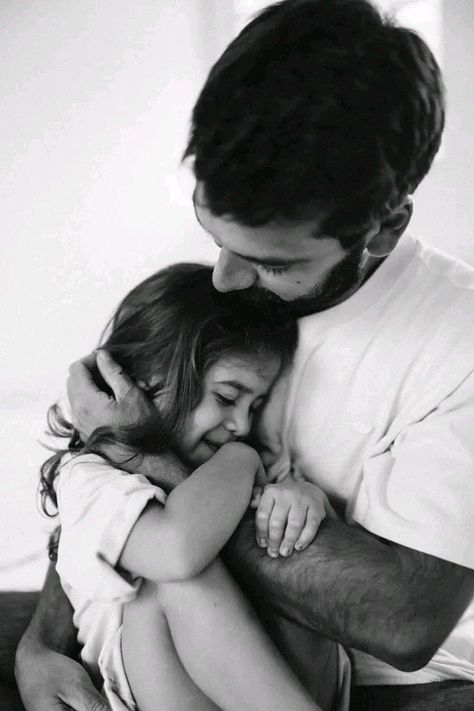 Father Daughter Photos, Father And Daughter Love, Family Picture Poses, Hugging Couple, Mother Daughter Quotes, Sense Of Self, Father And Daughter, Family Shoot, Dad Baby