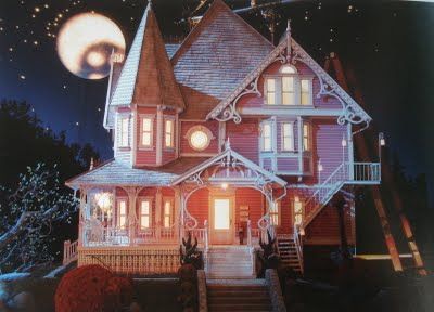 Coraline's House. Wow is all I can say great set design!!! Coraline House Tattoo, Coraline Jones Aesthetic, Pink Palace Coraline, Coraline House, Jones Aesthetic, Coraline Art, Coraline Movie, Coraline Aesthetic, Coraline Jones