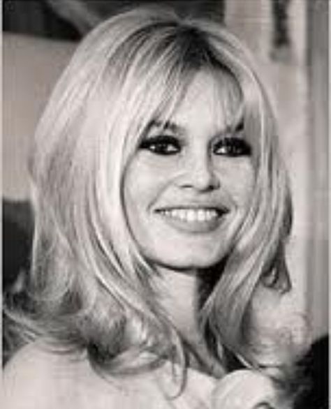 Bridgett Bardot 60's sexy flip hairstyle Brigitte Bardot Hair, Brigitte Bardot Style, Bardot Hair, Bardot Brigitte, Fashion Fotografie, Bridgette Bardot, 60s Hair, Bridget Bardot, Bardot Style