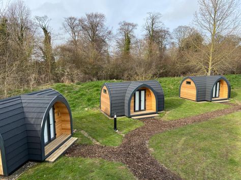 Glamping Pods Cabins, Camping Pods Ideas, Camping House Ideas, Interior Tiny House, Glamping House, Camping Pods, Covered Veranda, Arched Cabin, Glamping Pods