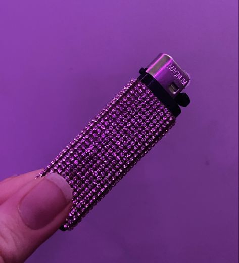 Bejeweled Lighter, Cute Lighters, Aesthetic Lighter, Rhinestone Lighter, Bedazzled Lighter, Bling Items, Lighter Aesthetic, Custom Lighters, Bling Ideas