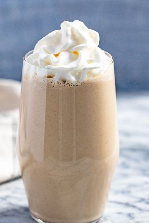 Banana Coffee Smoothie - #smoothie #recipe #eatwell101 - Ready in 5 minutes and is so much healthier and tastier than those sugar-filled coffee shop drinks. - #recipe by #eatwell101® Banana Coffee Smoothie, Coffee Shop Drinks, Coffee Banana Smoothie, Coffee Smoothie Recipes, Banana Coffee, Banana Drinks, Smoothie King, Coffee Smoothie, Best Smoothie Recipes