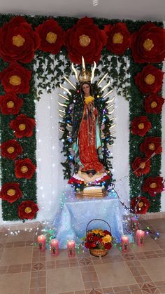 Virgin Mary Altar Decoration, Altar Para La Virgen Ideas, Advent Church Decorations, Mexican Art Painting, Home Altar Catholic, Church Altar Decorations, Catholic Altar, Mexican Party Decorations, Christmas Crafts Diy Projects