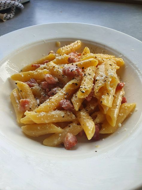 Penne carbonara #food #meal #foods #healthyfood #keto Penne Carbonara, Pasta Carbonara, Carbonara Pasta, Aesthetic Food, Noodles, Bacon, Pasta, Healthy Recipes, Valentines