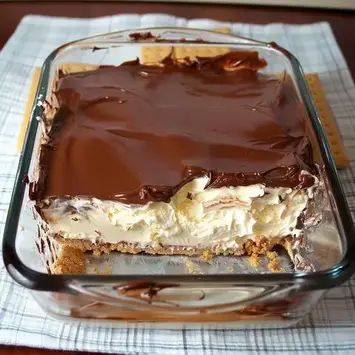 No bake Chocolate Eclair Cake No Bake Chocolate Eclair, No Bake Eclair, Chocolate Eclair Dessert, Eclairs Dessert, No Bake Eclair Cake, Eclair Cake Recipes, Dessert No Bake, Chocolate Eclairs, Chocolate Eclair Cake