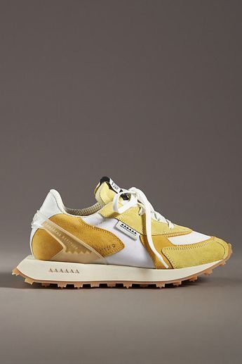 Yellow Shoes Outfit, Sneakers Head, Tie Styling, Fashion Shoes Boots, Jogging Shoes, Mens Shoes Casual Sneakers, Sneaker Games, Modern Wardrobe, Gym Shoes