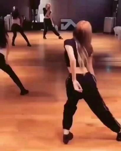 Lisa Senorita Dance, Lisa Dance Video, Dance Practice Aesthetic, Lisa Dance Practice, Lisa Dance Fancam, Blackpink Dance Practice, Lalisa Dance, Kpop Dance Practice, Lisa Dance