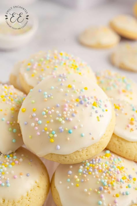 The Best Italian Easter Cookies Italian Easter Cookies, Parmesan Noodles, Italian Ricotta Cookies, Cute Easter Desserts, Cream Cheese Pinwheels, Easter Cookie Recipes, Italian Wedding Cookies, Cheese Pinwheels, Ricotta Cookies