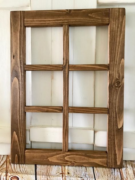 Farmhouse Window Frame Diy Window Frame Decor, Window Farmhouse Decor, Rustic Window Decor, Farmhouse Window Frame, Diy Window Frame, Wooden Props, Window Farmhouse, Antique Window Frames, Frame Cottage