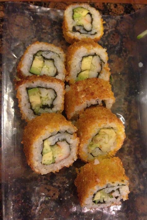 Fried California Roll Sushi, Fried California Roll, Fried Sushi Rolls, Deep Fried Sushi, Sushi California Roll, Aesthetic Sushi, Fried Sushi, California Roll Sushi, California Rolls