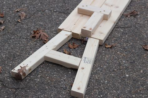 $25 DIY Rustic Dining Bench - Made by Carli Dining Bench Diy, Dust Collector Diy, Rv Porch, Farm Bench, 2x4 Bench, Unfinished Wood Furniture, Farmhouse Bench Diy, Diy Wood Bench, Simple Benches