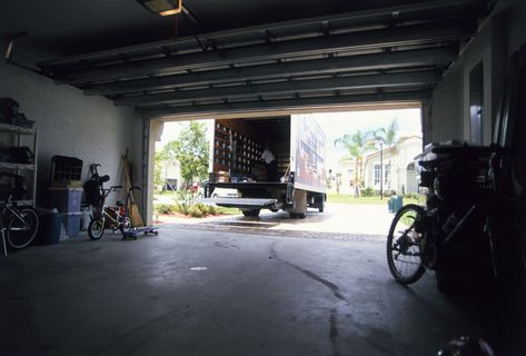 Garage floor leveling methods range from leveling compound to more ambitious methods like slab jacking. Learn ways to level a garage floor. Best Concrete Paint, Concrete Garage Floor, Concrete Floor Repair, Ideas For Garage, Farmhouse Makeover, Concrete Garage, Garage Floor Paint, Types Of Concrete, Painted Concrete Floors