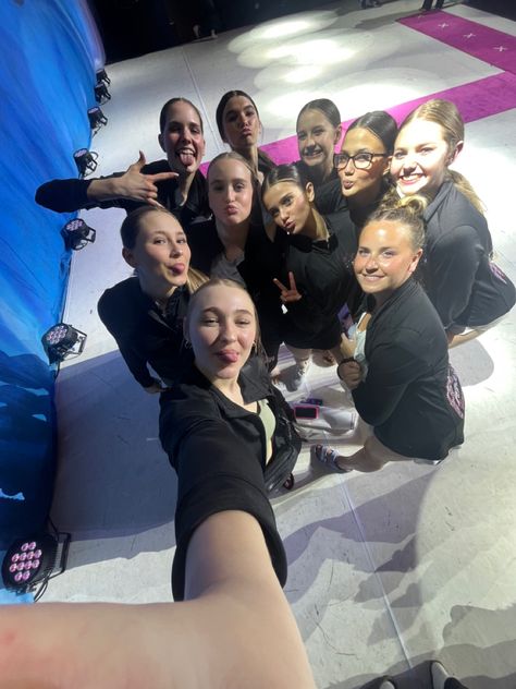 Dance Squad, Dance Duo, Doctor Insta, Dance Motivation, Acro Dance, Dance Comp, Dancer Lifestyle, Dance World, Dance Dreams