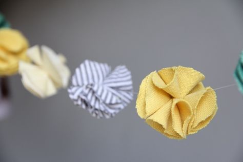 Garland Diy Fabric, Diy Fabric Garland, Nurseries Ideas, Fabric Garlands, Pompom Garland, Fabric Flower Headbands, Garland Nursery, Fabric Flower Brooch, Fabric Garland