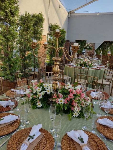 Enchanted Theme Table Set Up, Vintage Themed Quinceanera, Enchanted Table Decorations, Garden Theme Quinceanera Decoration, Nature Party Aesthetic, Rare Quince Themes, Tiana Theme Quinceanera, Quince Decorations Forest, Crown Quinceanera Theme