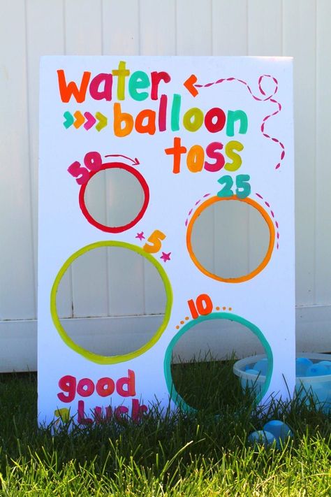 foam core board and some time- make a totally fun water balloon toss! #kids #kidsgame #kidscraft Kid Friendly Backyard, Summer Party Games, Fest Temaer, Water Games, Backyard Games, Water Balloons, Summer Games, Carnival Games, Kids Party Games