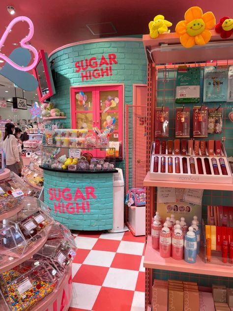 Candy Store Ideas Design, Candy Store Interior, Candy Room In House, Snack Shop Design, Candy Shop Ideas Design, Toy Store Aesthetic, Candy Store Aesthetic, Japanese Candy Shop, Candy Shop Aesthetic