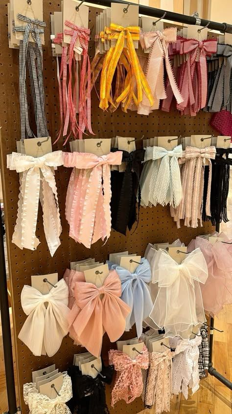 Scrunchies Display Ideas, Hair Bows Aesthetic, Scrunchies Business, Scrunchies Aesthetic, Hair Bows Diy Ribbon, Butterfly Hair Accessories, Fancy Shop, Diy Hair Scrunchies, Diy Hair Accessories Ribbon