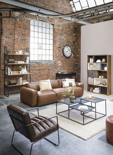 10 claves para decorar tu casa con estilo industrial, la última tendencia en deco | Para Ti New Yorker Loft, Tattoo Modern, Industrial Loft Design, Industrial Home Design, Industrial Livingroom, Modern Nails, Industrial Living, Industrial Interior Design, Cosy Living