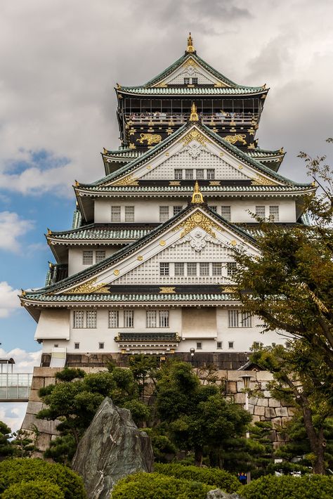 Japanese Buildings, Japanese Castle, Japan Architecture, Osaka Castle, Japanese Temple, Asian Architecture, Universal Studios Japan, Beautiful Castles, The Rising Sun