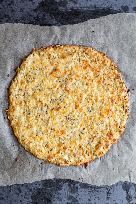 Make pizza healthy with this low-carb cauliflower pizza crust recipe. Only 6 ingredients and so easy! #cauliflower #cauliflowerpizza #cauliflowerpizzacrust #lowcarb #glutenfree #grainfree #eatingbirdfood Banting Diet, Cauliflower Pizza Crust Recipe, Cauliflower Pizza Crust, Banting Recipes, Boiled Egg Diet Plan, Pizza Crust Recipe, Cauliflower Crust Pizza, Cauliflower Pizza, Low Carb Low Sugar